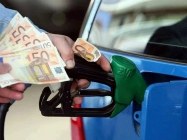 Έσπασε το φράγμα των δύο ευρώ το λίτρο η βενζίνη στις Κυκλάδες